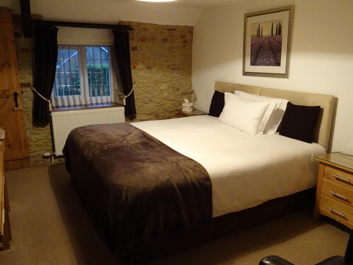 Quiet Woman House Bed & Breakfast Halstock Bagian luar foto